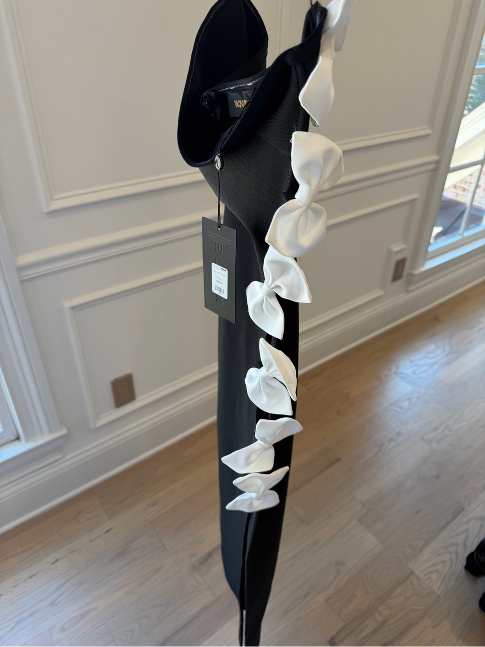 Black dress with white bows - Picture 2 of 3